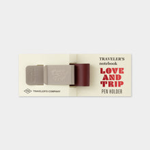 画像をギャラリービューアに読み込む, トラベラーズノート ペンホルダー LOVE AND TRIP レッド 14491-006
